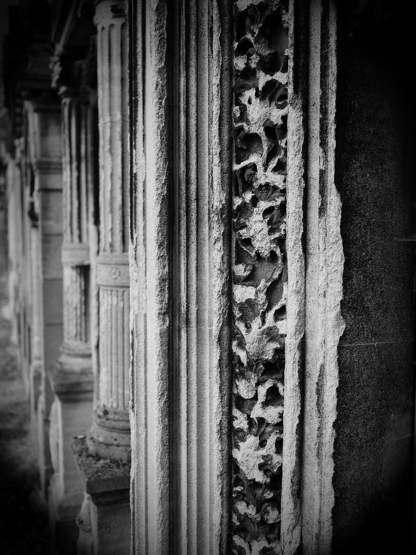 Façade du Père Lachaise.