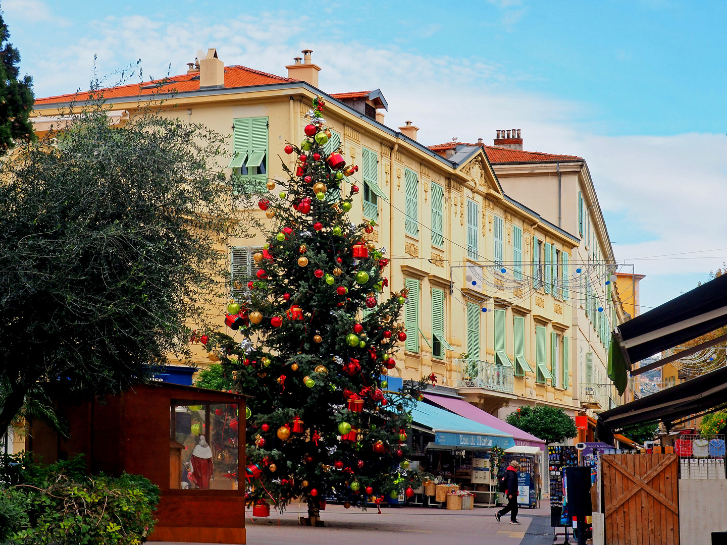 Façade jaune paille à Menton