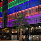 Façade lumineuse du Rexhotel à Tarbes  --  Beleuchtete Fassade des Rexhotels in Tarbes