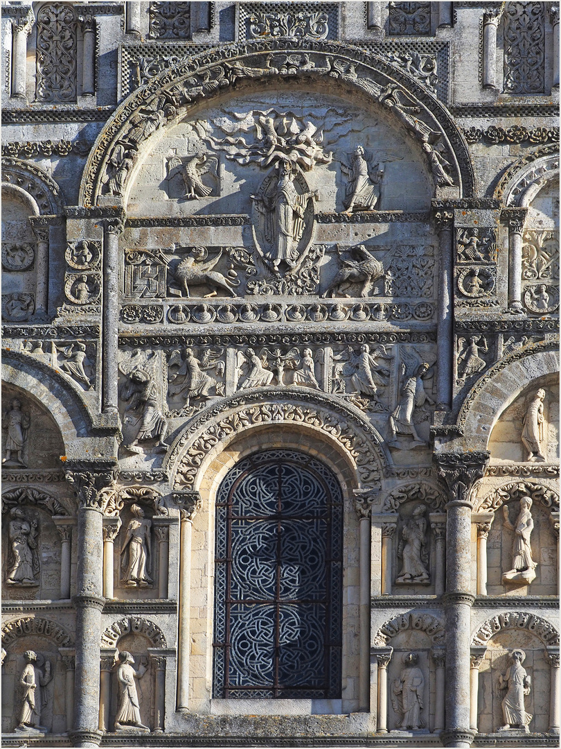 Façade ouest de la Cathédrale Saint-Pierre d’Angoulême