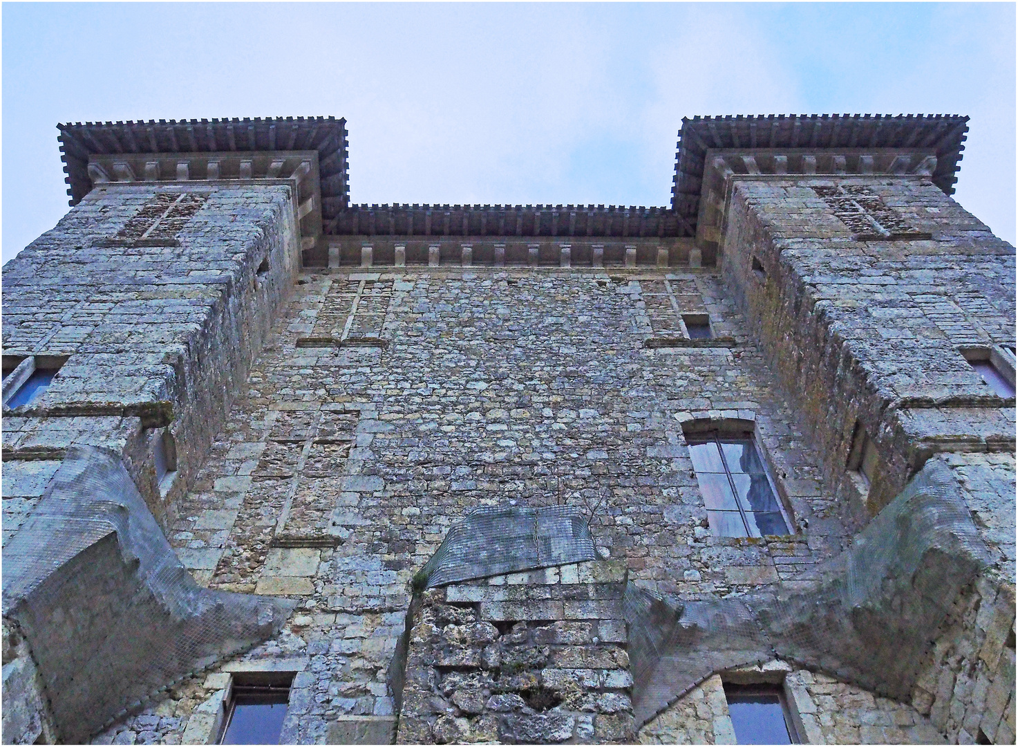 Façade Ouest du Château de Lavardens  (Gers) 	