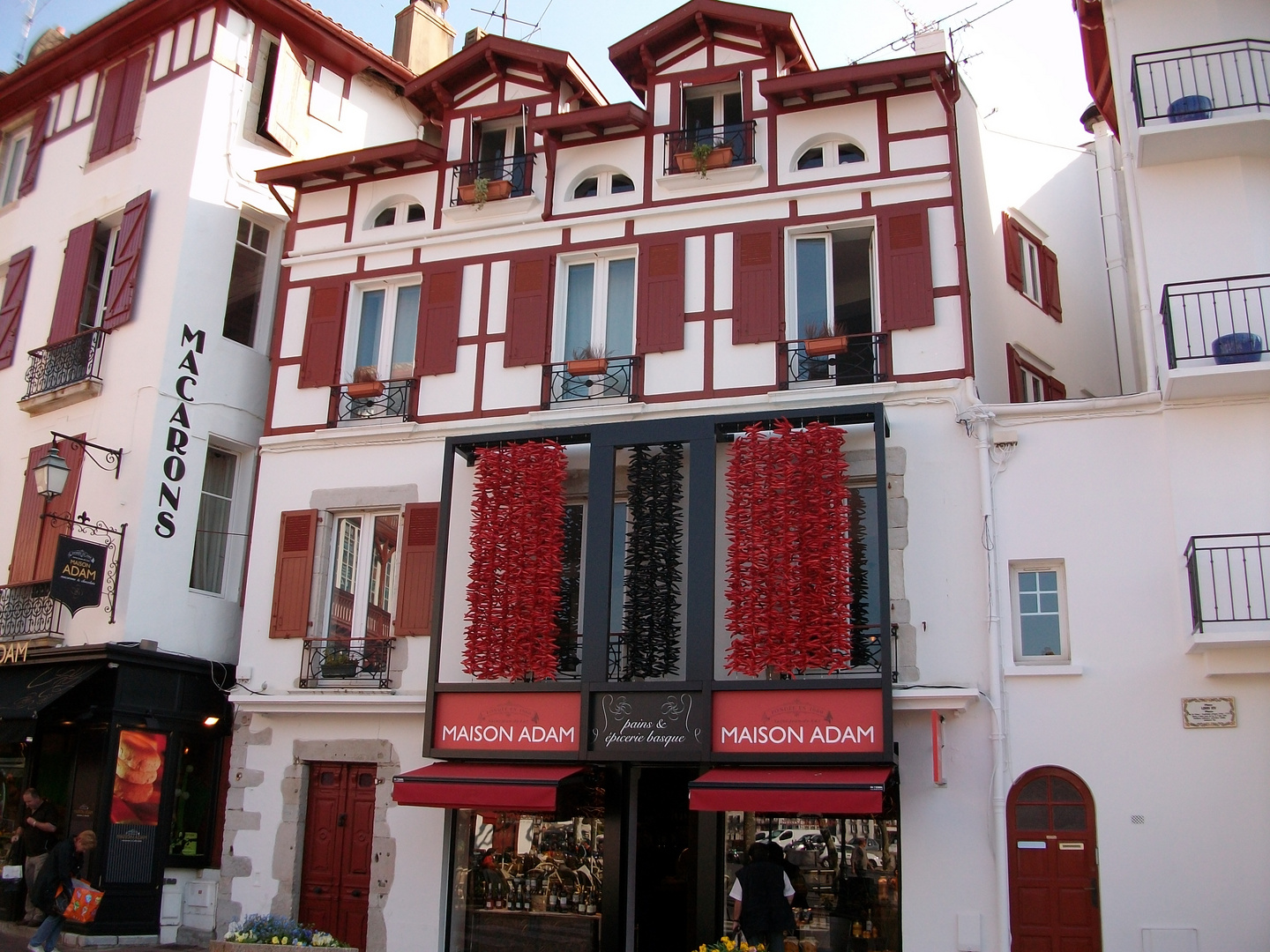 façade rouge basque