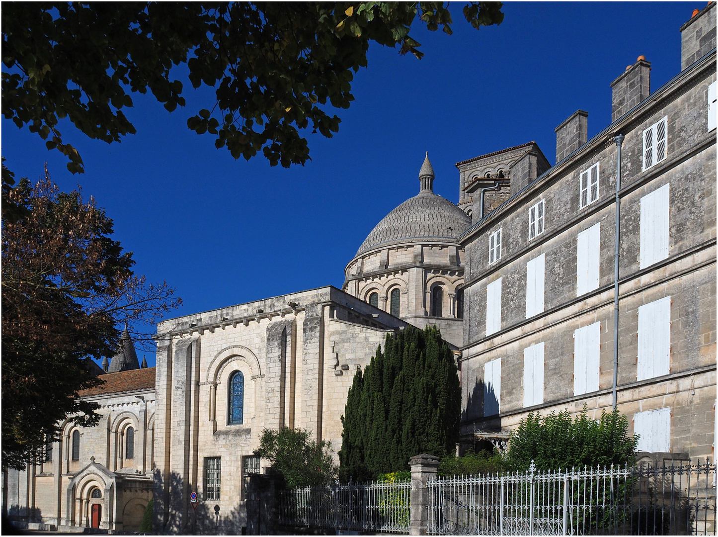 Façade sud de la Cathédrale Saint-Pierre d’Angoulême