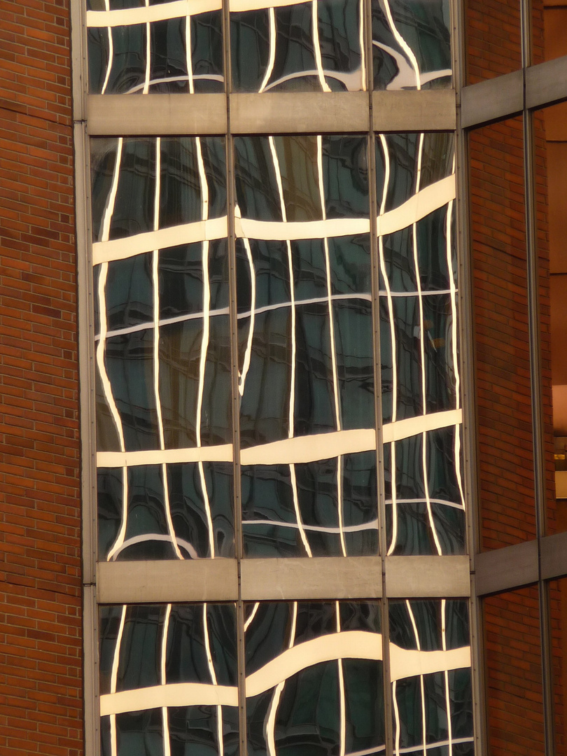 Façade tourmentée.