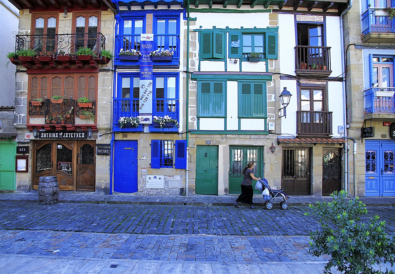 façades à Fontarrabie ( Espagne )