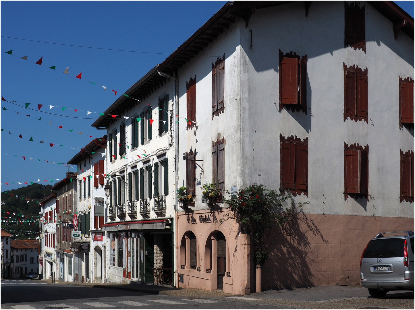 Façades aux couleurs basques 