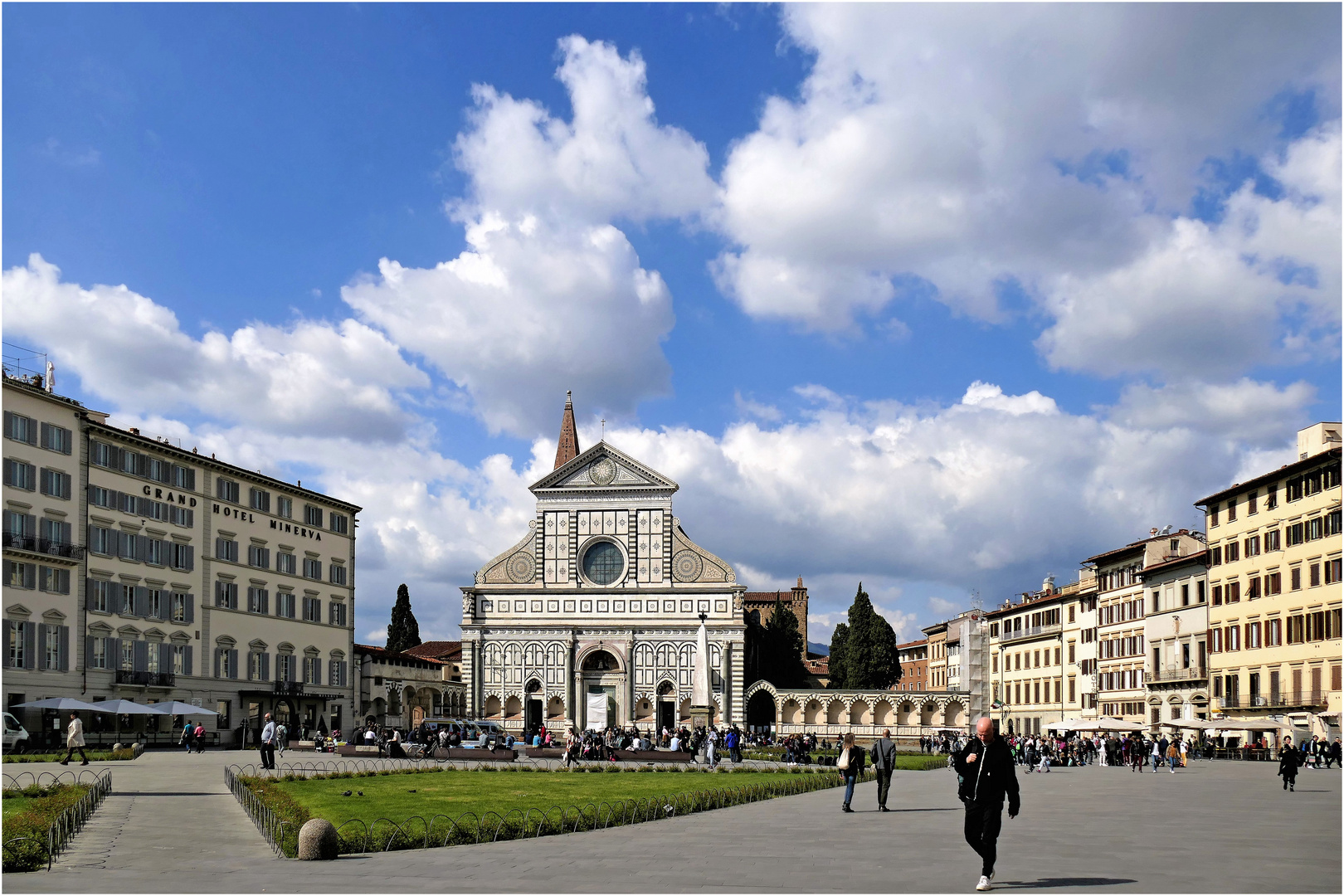 façades de la place de santa maria novella