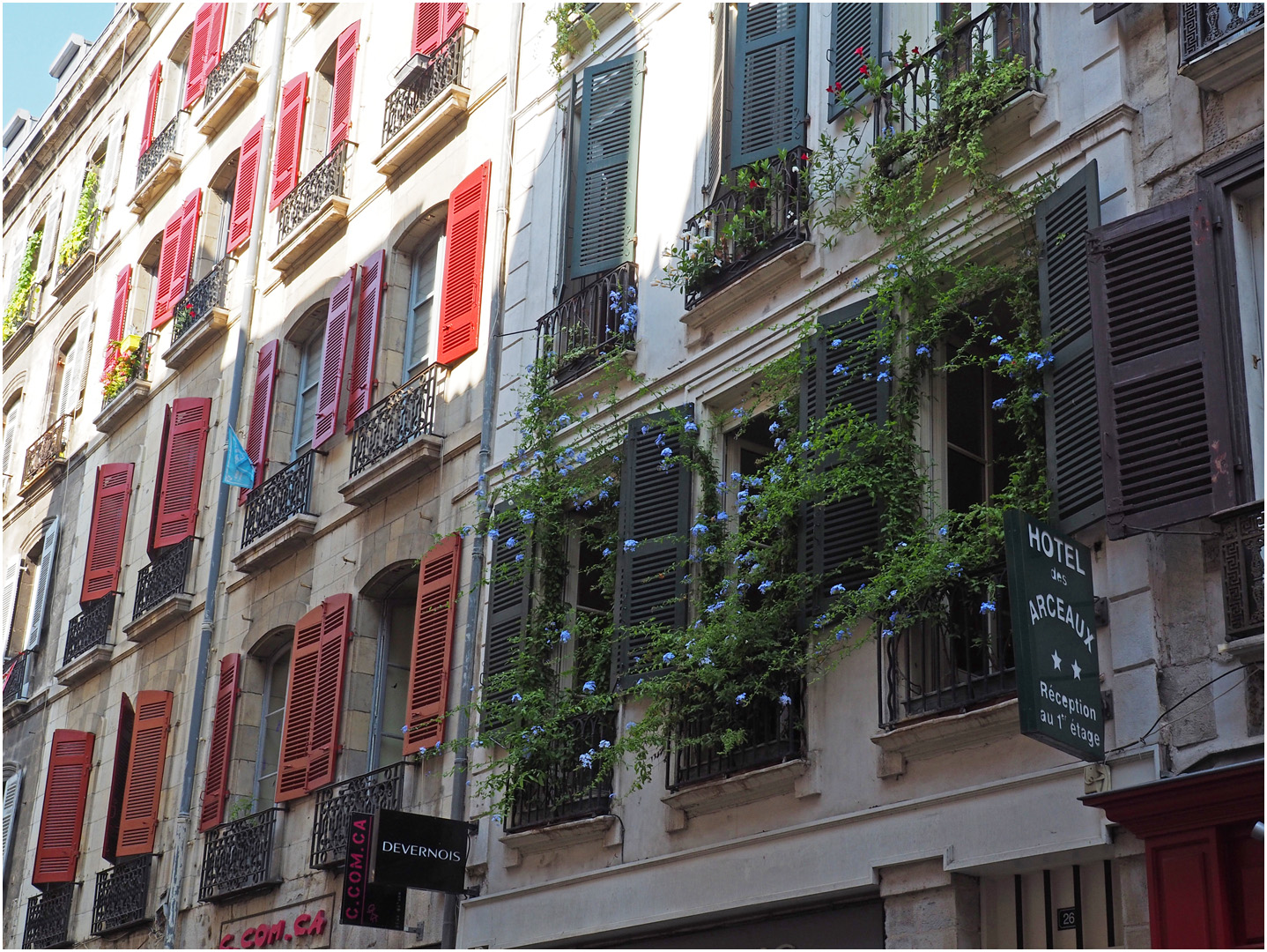 Façades de la Rue Port Neuf