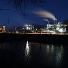 Fabrik am Fluss