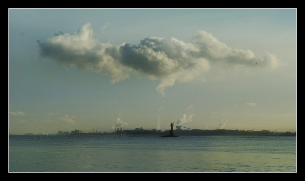 Fabrik an der Elbe