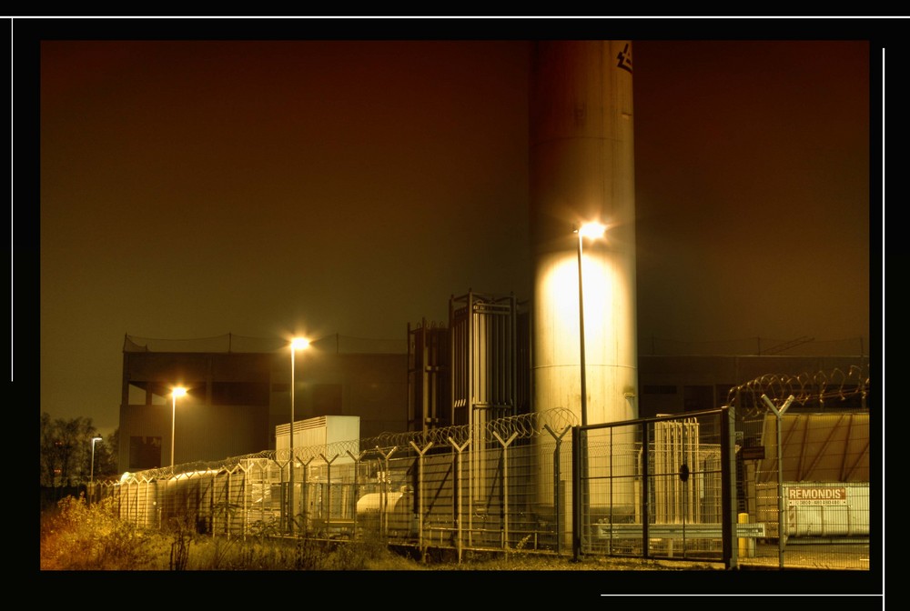 Fabrik bei nacht