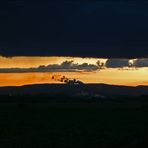 Fabrik bei Sonnenuntergang