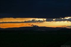 Fabrik bei Sonnenuntergang