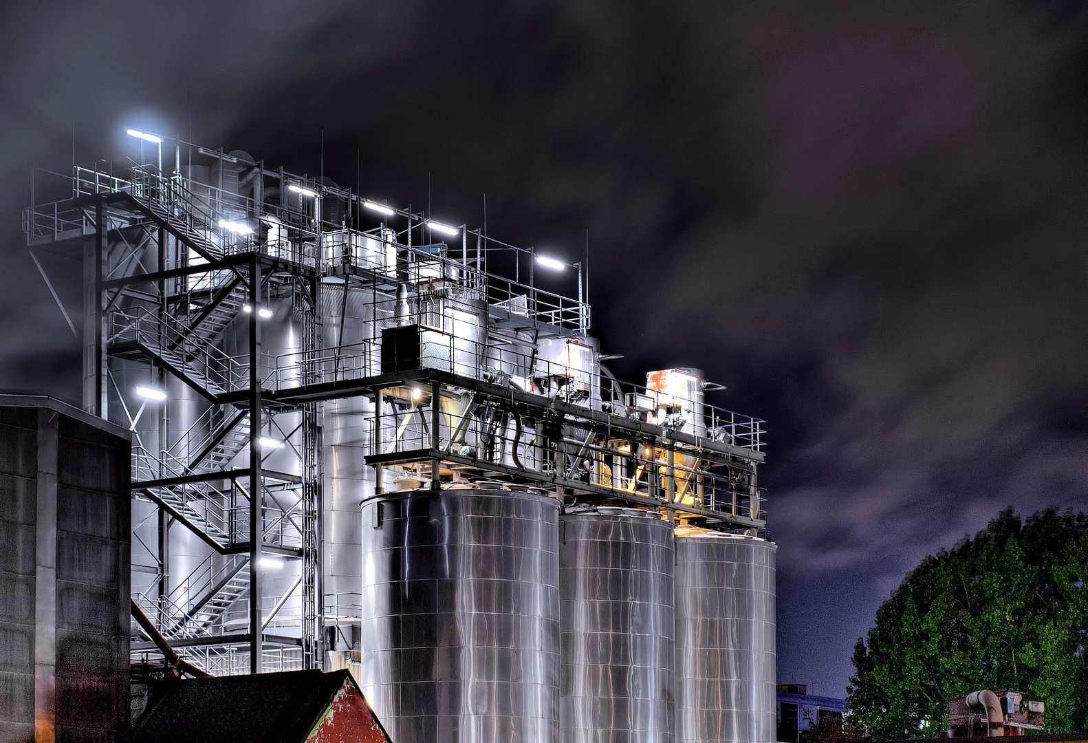 Fabrik im Grünen Foto & Bild architektur, architektur bei nacht
