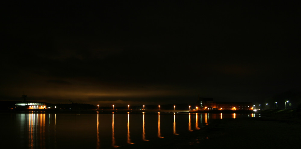 Fabrik im Wasser