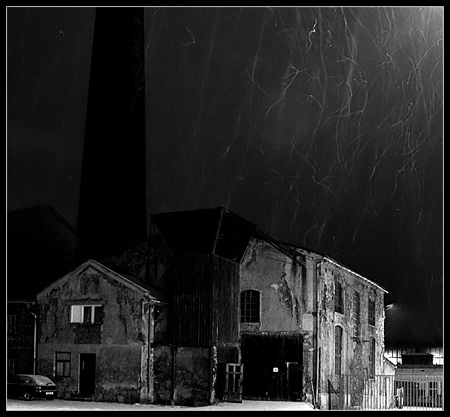 Fabrik in Chemnitz bei Schneefall