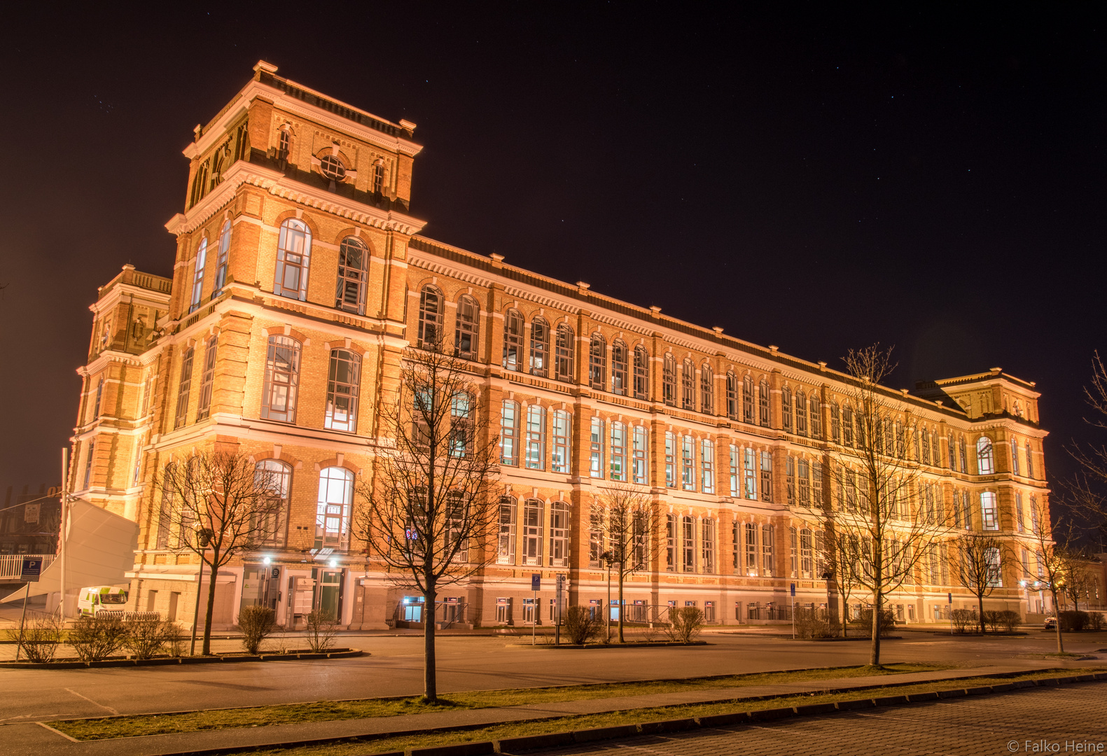 Fabrik oder Schloss