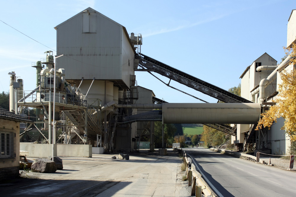 Fabrik vom Steinbruch an der Listertalperre