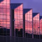 Fabrikgebäude im Abendlicht