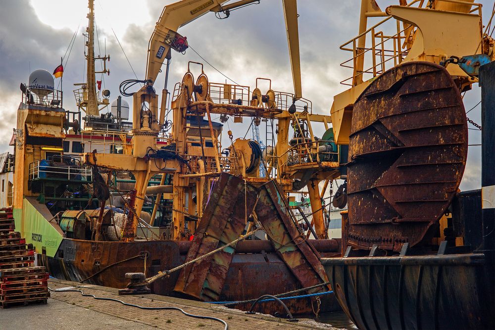 Fabrikschiff Annie Hillina - etwas angerostet. Bremerhaven-Fischereihafen