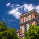 Fabrikschloss mit Wolke