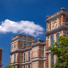 Fabrikschloss mit Wolke