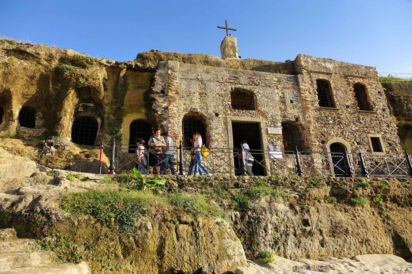 FACCIATA - " CHIESETTA  PIEDI  GROTTA"  PIZZO CALABRO