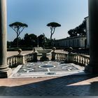 Facciata interna di Villa Medici, verso il maestoso e curato giardino