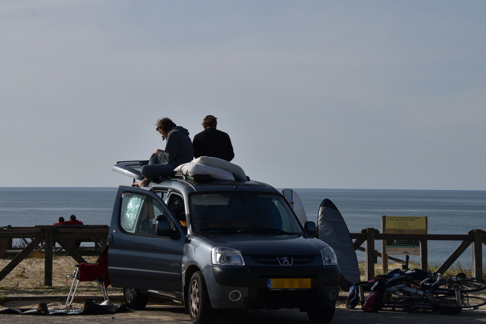 Face à la mer.... sur le parking