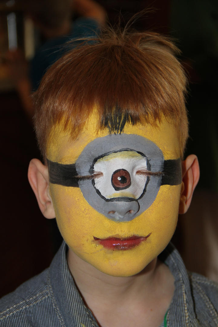 Face Painting: Minion