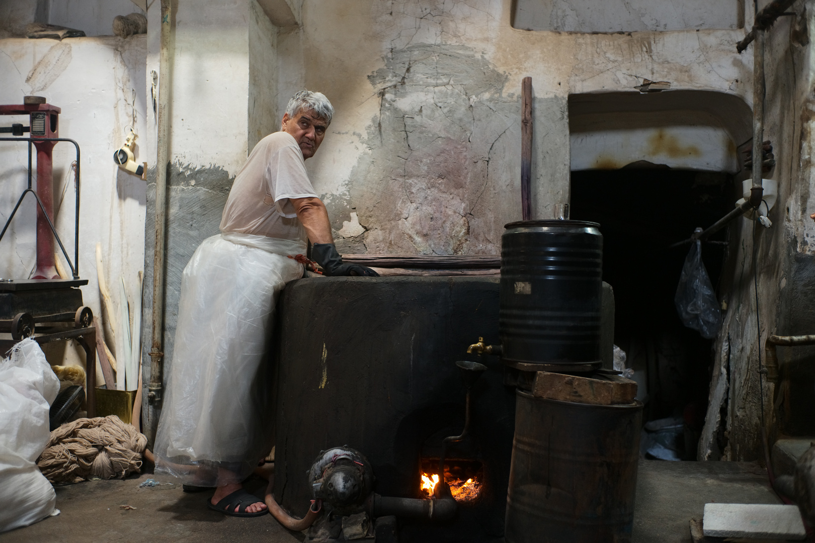 Faces of Iran - By the dyebath