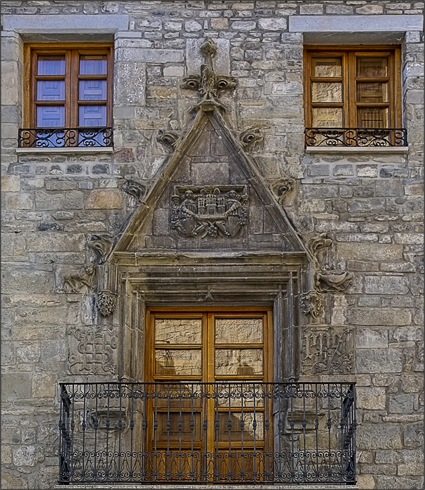 Fachada de la Casa Episcopal de Jaca -Detalle-