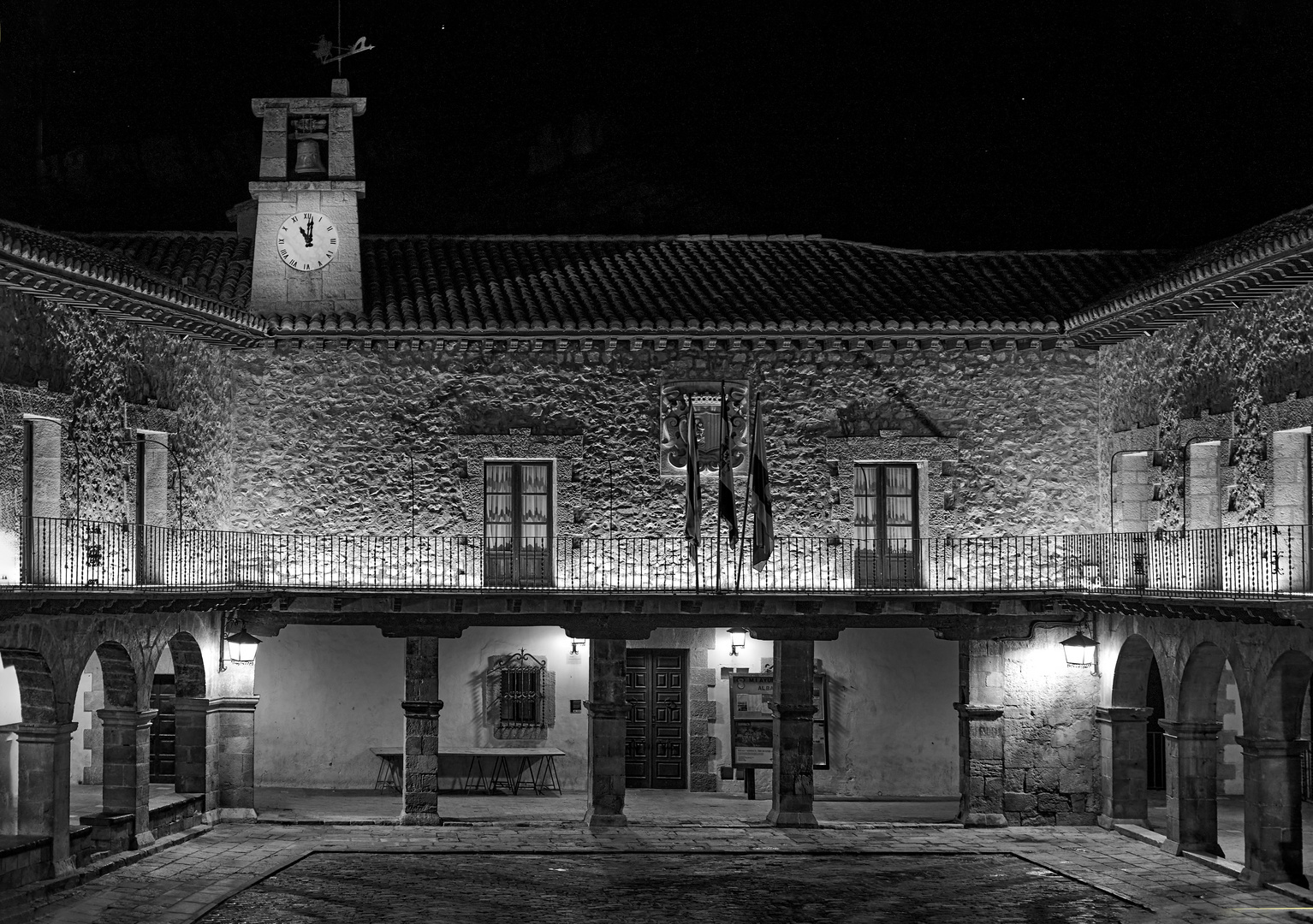 Fachada del Ayuntamiento de Albarracín (Teruel)