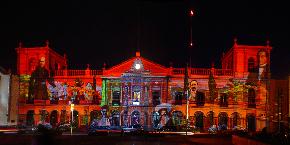 Fachada del Edifio de la Universidad con Iluminacion Artistica, S.L.P.