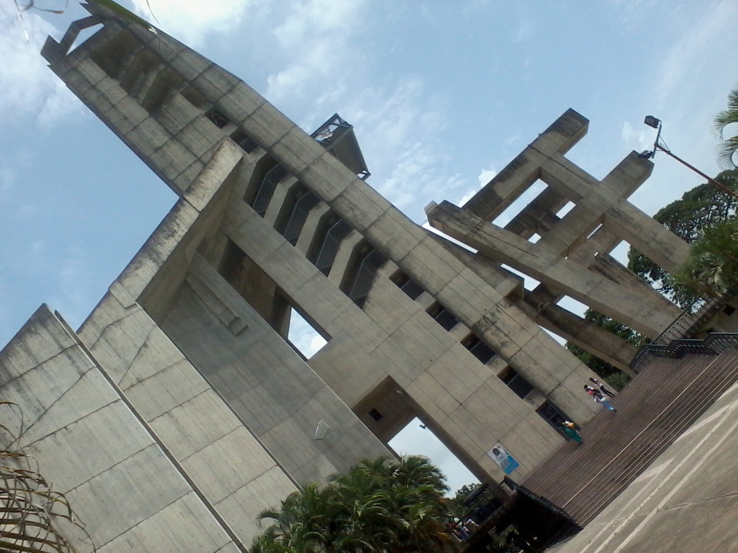 FACHADA DEL SANTUARIO DE LA VIRGEN DE COROMOTO