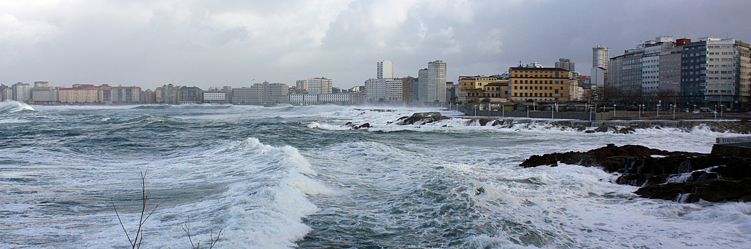 Fachada marítima un día con temporal