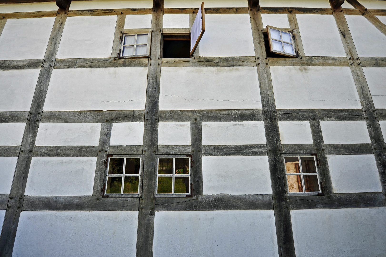 Fachwerk mit alten Fenstern in Lindlar