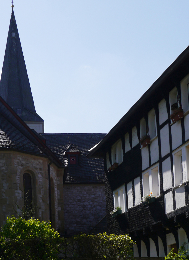 Fachwerk und Evangelische Kirche in Düssel Bild II