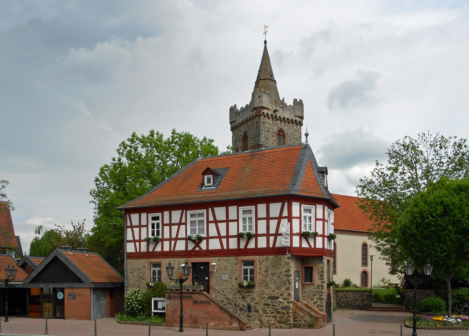 Fachwerk und Wehrkirche