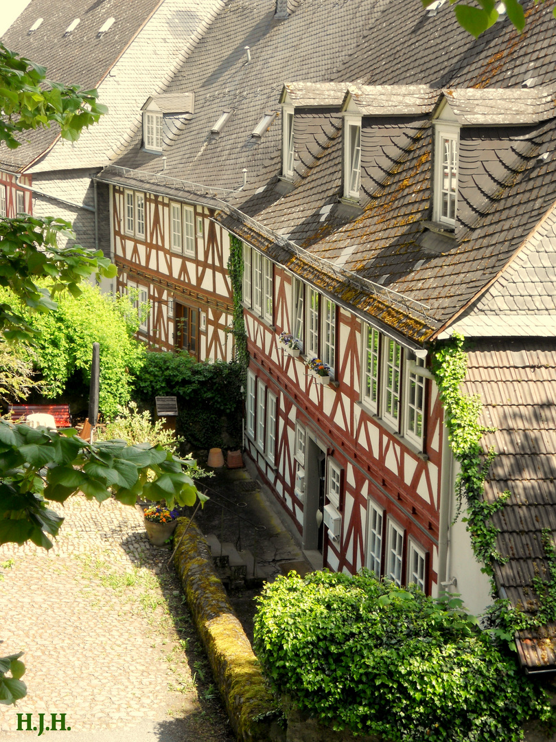 Fachwerk Zeile im Sonnenlicht