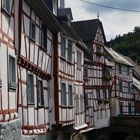 Fachwerkhäuser am Elzbach in Monreal/Eifel