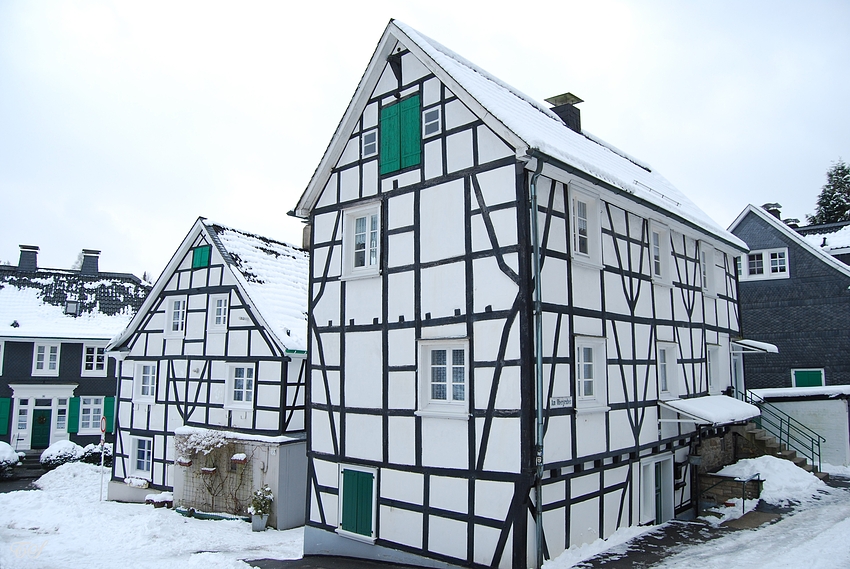 Fachwerkhäuser im Schnee