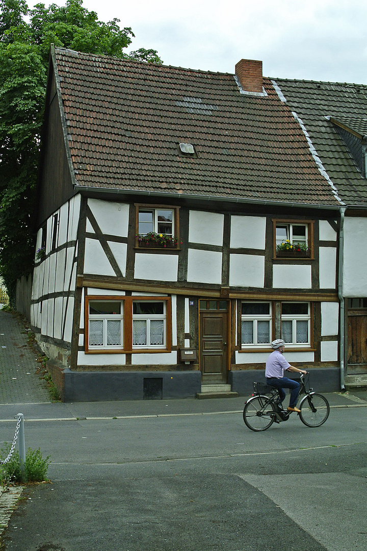 Fachwerkhaus in Unna mit äußerst geraden Fenstern :-)