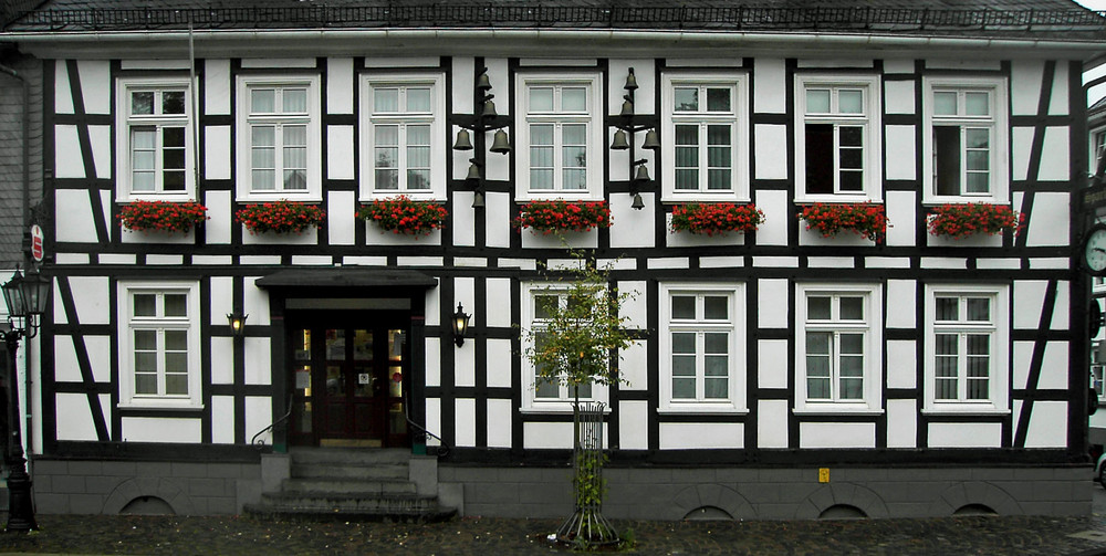 Fachwerkhaus mit Glockenspiel in Drolshagen (Sauerland)