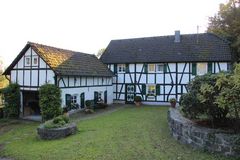 Fachwerkhaus neben der Burg Windeck