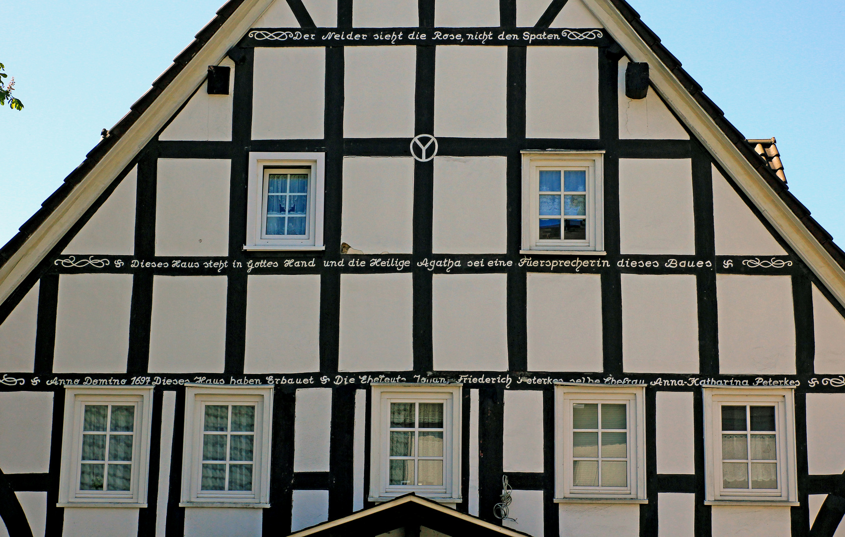 Fachwerkhaus (Pizzeria) in 57399 Kirchhundem - Welschen Ennest (Ausschnitt Inschrift)