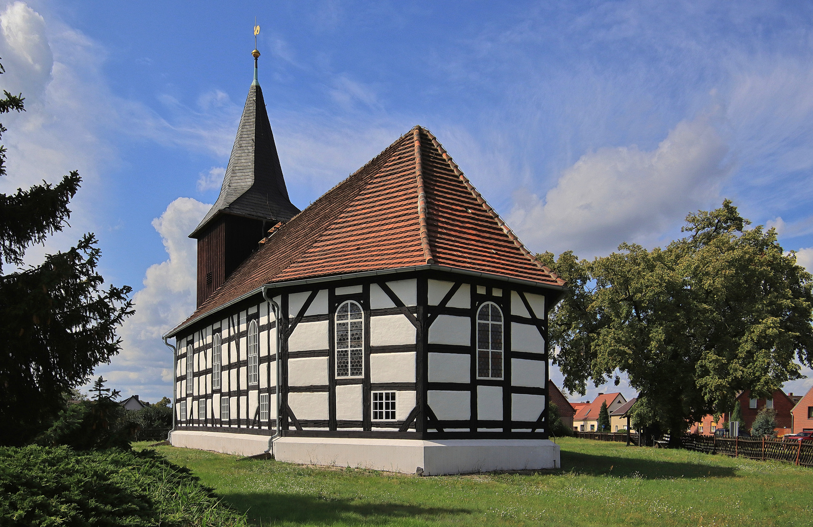 ...Fachwerkkirche in Bluno...