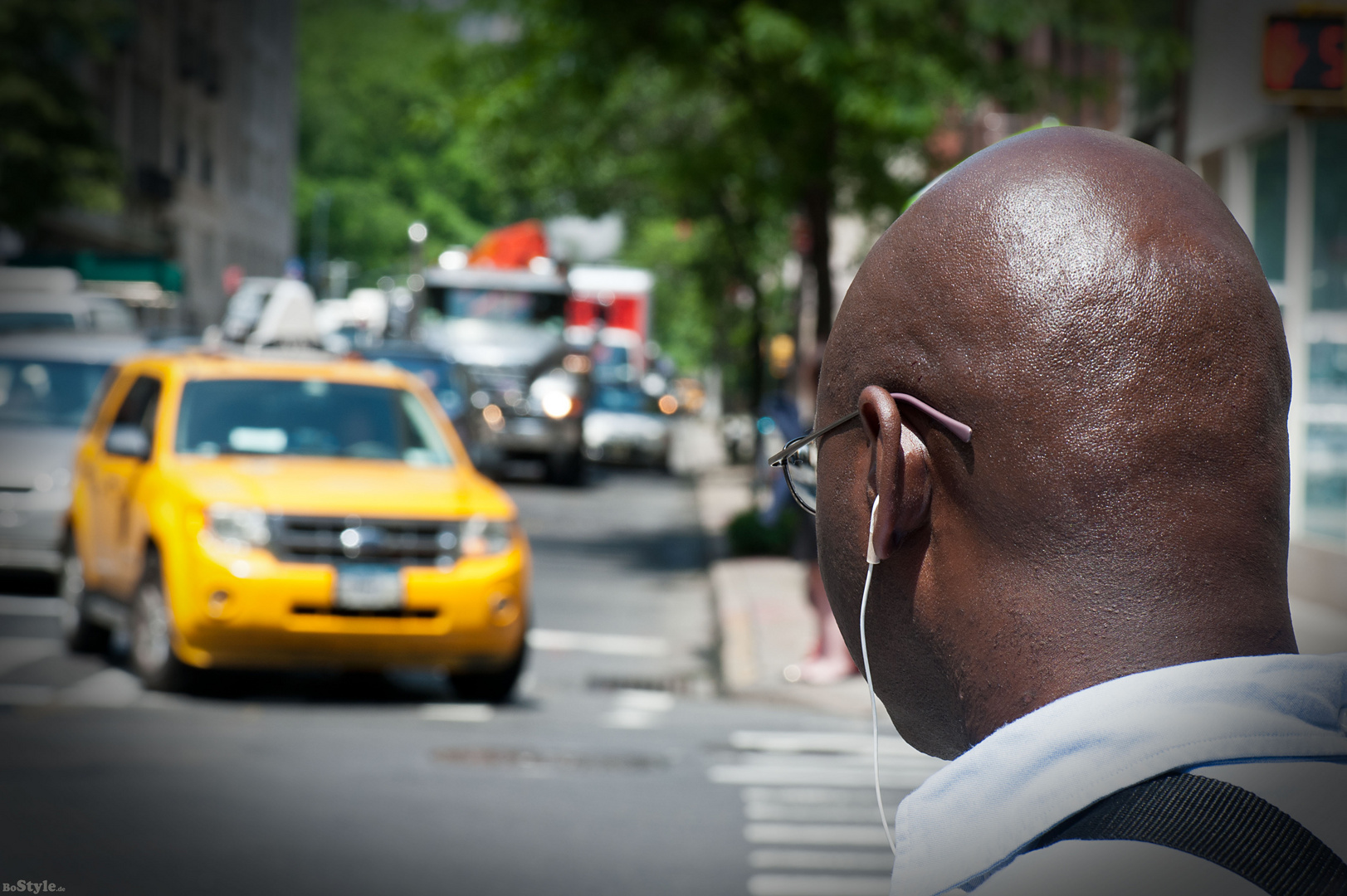 Facing the taxi