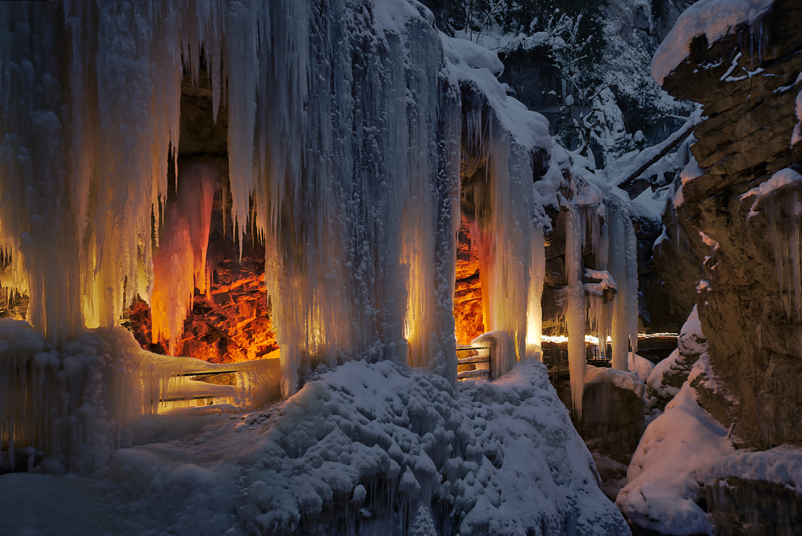 Fackeln in der Breitachklamm