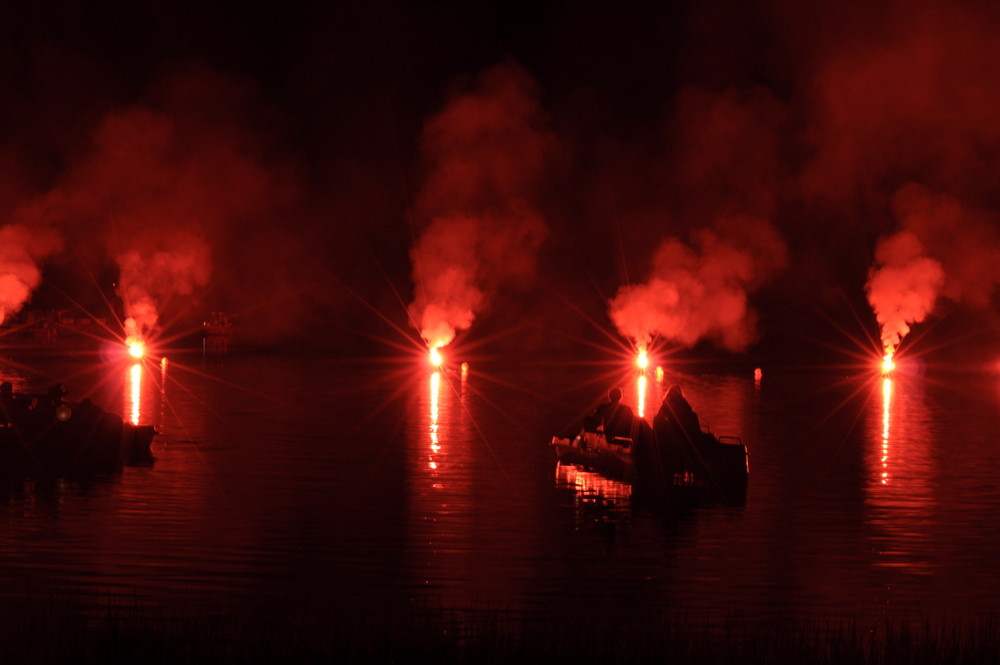 Fackelschwimmer auf dem Spitzingsee